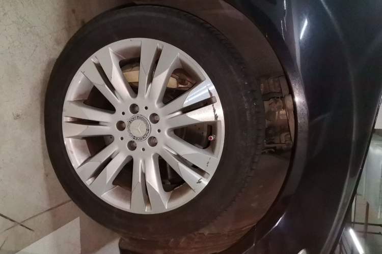 Used Mercedes-Benz S-Class 2011 S 500 L CGI 4MATIC Right Front Wheel Hub