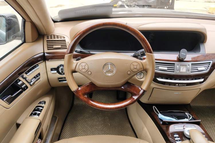 Used Mercedes-Benz S-Class 2011 S 500 L CGI 4MATIC Steering Wheel