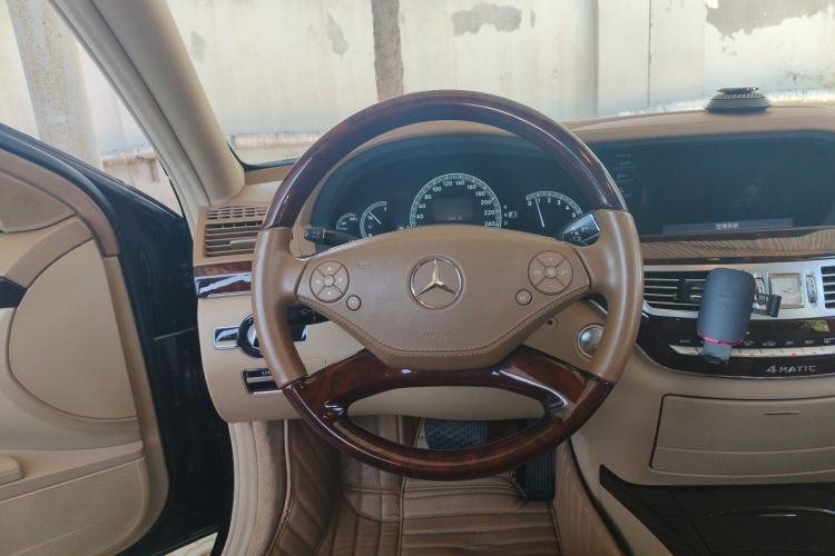 Used Mercedes-Benz S-Class 2011 S 350 L CGI 4MATIC Steering Wheel