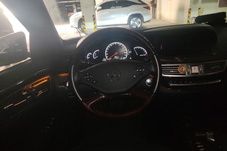 Used Mercedes-Benz S-Class 2011 S 500 L CGI 4MATIC Steering Wheel