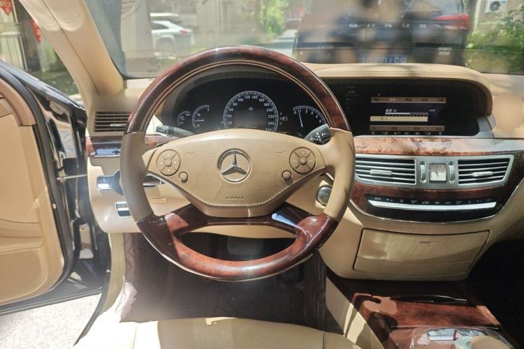 Used Mercedes-Benz S-Class 2011 S 350 L CGI 4MATIC Steering Wheel