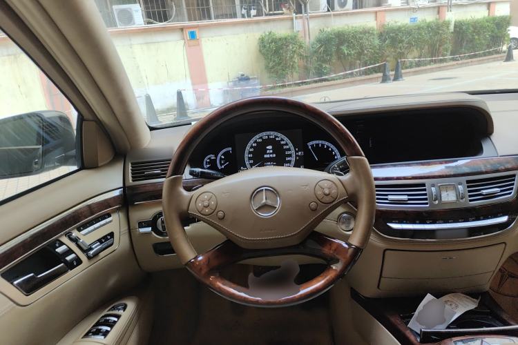 Used Mercedes-Benz S-Class 2011 S 500 L CGI 4MATIC Steering Wheel