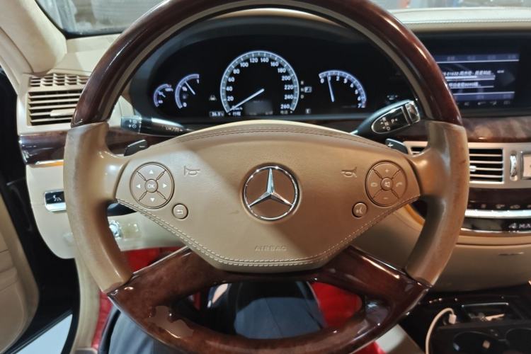 Used Mercedes-Benz S-Class 2011 S 500 L CGI 4MATIC Steering Wheel