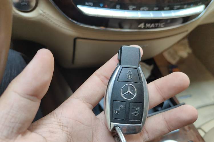Used Mercedes-Benz S-Class 2011 S 500 L CGI 4MATIC Vehicle Key
