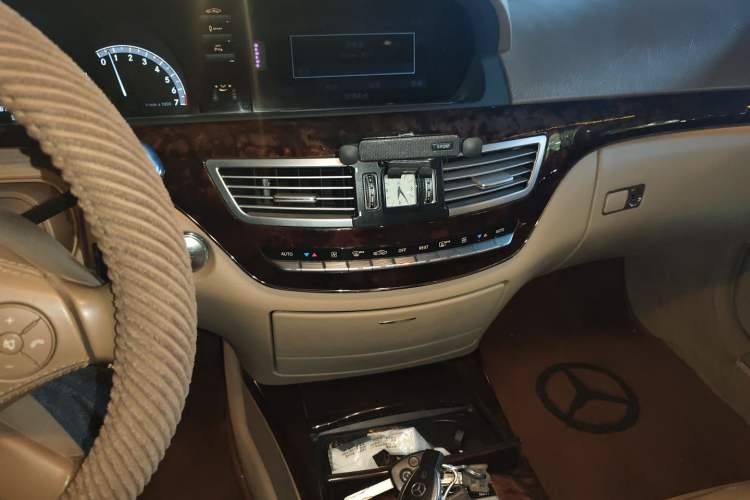 Used Mercedes-Benz S-Class 2011 S 350 L CGI Audio And AC Panel