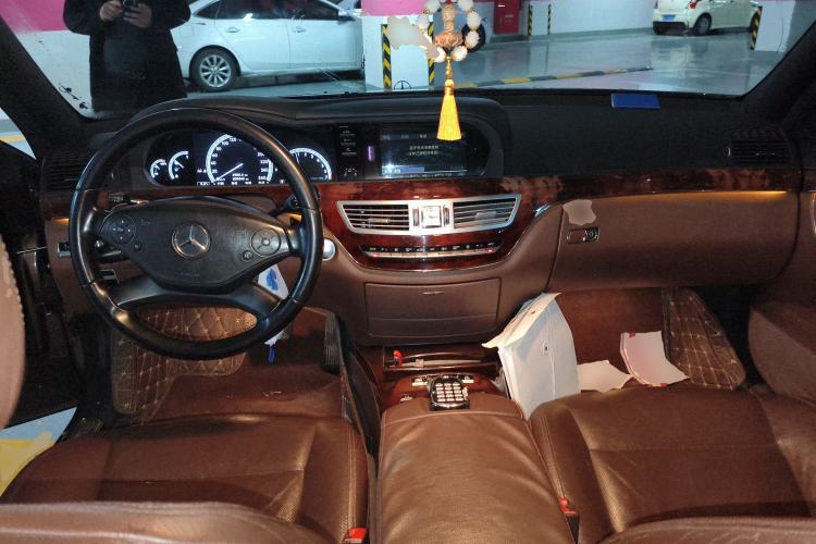 Used Mercedes-Benz S-Class 2011 S 350 L CGI Center Console