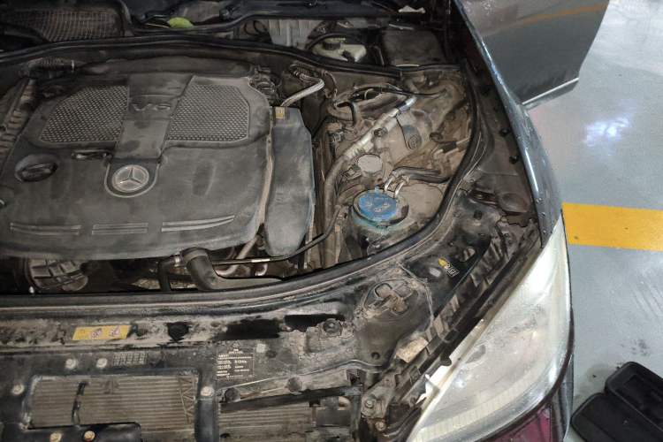 Used Mercedes-Benz S-Class 2011 S 350 L CGI Engine Bay Left