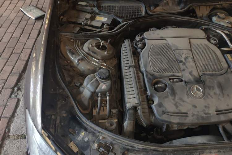 Used Mercedes-Benz S-Class 2011 S 350 L CGI Engine Bay Right