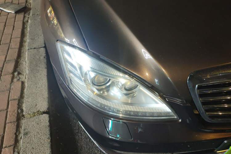 Used Mercedes-Benz S-Class 2011 S 350 L CGI Right Front Headlight