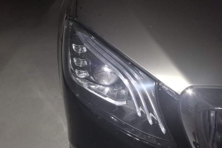 Used Mercedes-Benz S-Class 2011 S 350 L CGI 4MATIC Right Front Headlight