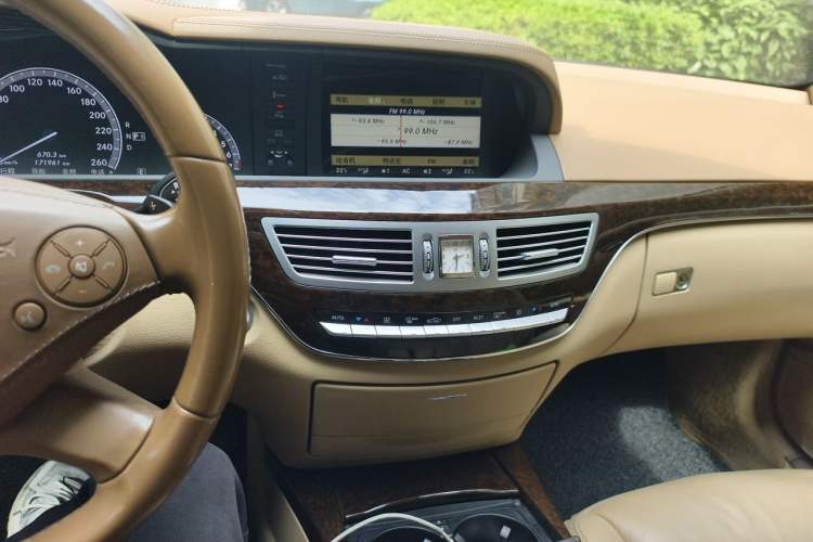 Used Mercedes-Benz S-Class 2012 S 300 L Prestige Grand Edition Audio And AC Panel