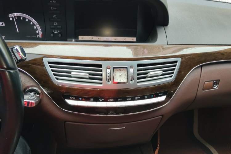 Used Mercedes-Benz S-Class 2012 S 300 L Business Standard Model Audio And AC Panel