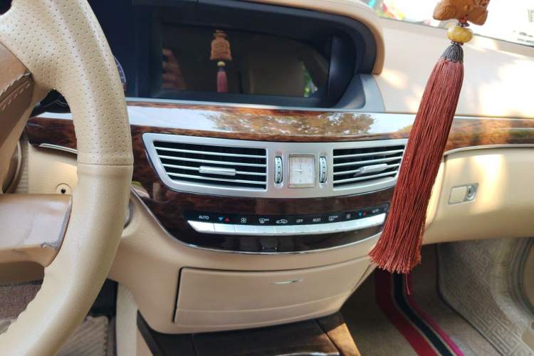 Used Mercedes-Benz S-Class 2012 S 300 L Business-Class Grand Edition Audio And AC Panel