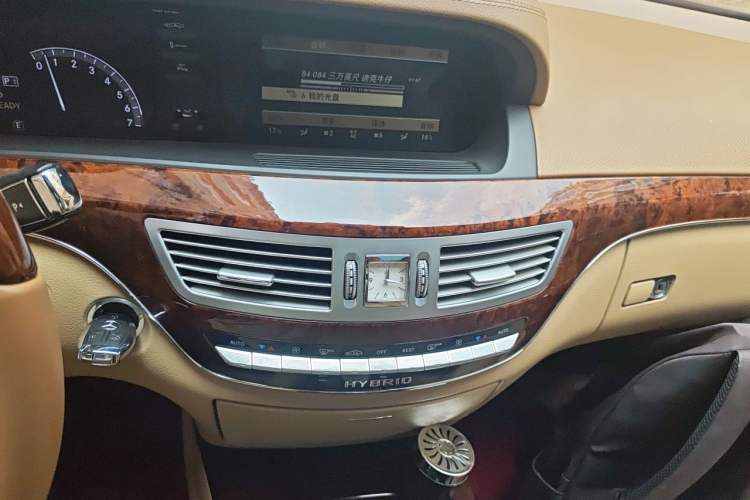 Used Mercedes-Benz S-Class 2012 S 400 L HYBRID Grand Edition Audio And AC Panel