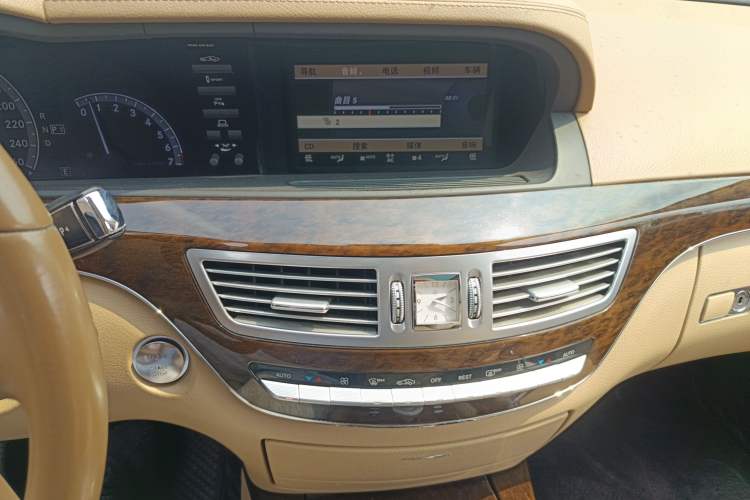 Used Mercedes-Benz S-Class 2012 S 300 L Prestige Grand Edition Audio And AC Panel