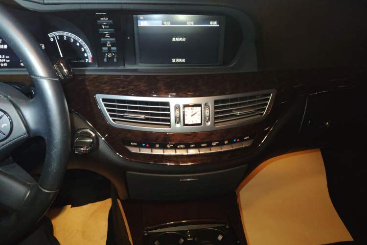 Used Mercedes-Benz S-Class 2012 S 300 L Business Standard Model Audio And AC Panel