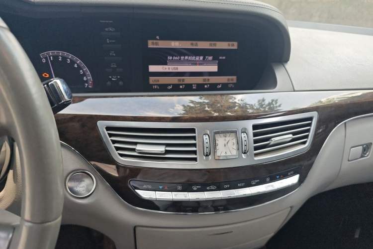 Used Mercedes-Benz S-Class 2012 S 300 L Prestige Grand Edition Audio And AC Panel