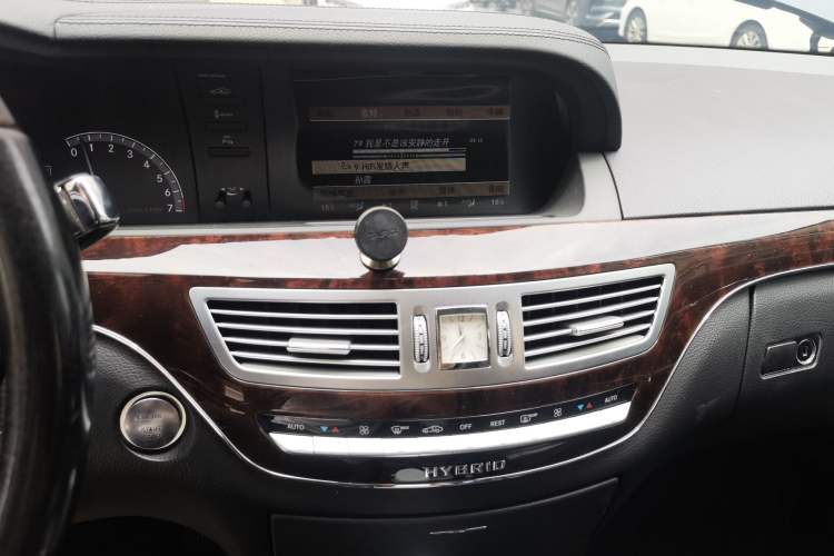 Used Mercedes-Benz S-Class 2012 S 400 L HYBRID Grand Edition Audio And AC Panel