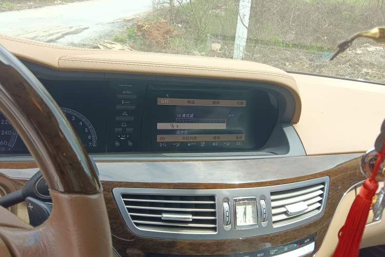 Used Mercedes-Benz S-Class 2012 S 300 L Business-Class Grand Edition Audio And AC Panel