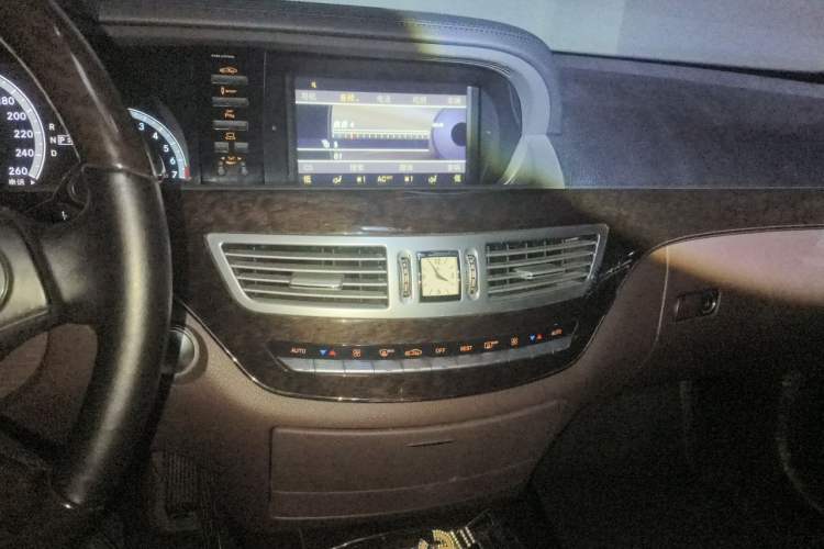 Used Mercedes-Benz S-Class 2012 S 300 L Luxury Grand Edition Audio And AC Panel