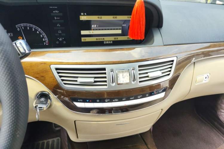 Used Mercedes-Benz S-Class 2012 S 300 L Business Standard Model Audio And AC Panel