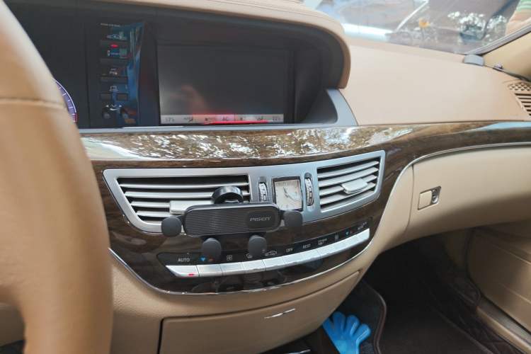 Used Mercedes-Benz S-Class 2012 S 300 L Luxury Grand Edition Audio And AC Panel