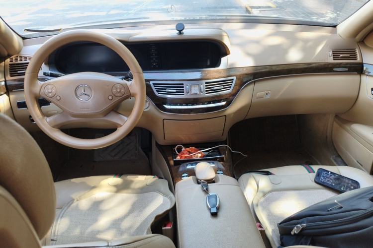Used Mercedes-Benz S-Class 2012 S 300 L Business-Class Grand Edition Center Console
