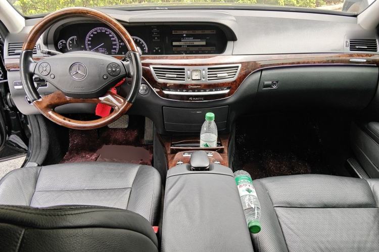Used Mercedes-Benz S-Class 2012 S 350 L 4MATIC Grand Edition Center Console