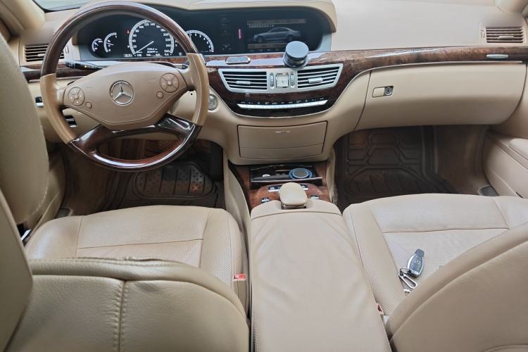 Used Mercedes-Benz S-Class 2012 S 350 L Grand Edition Center Console
