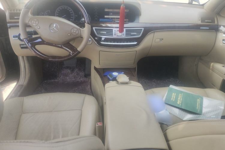 Used Mercedes-Benz S-Class 2012 S 300 L Business-Class Grand Edition Center Console
