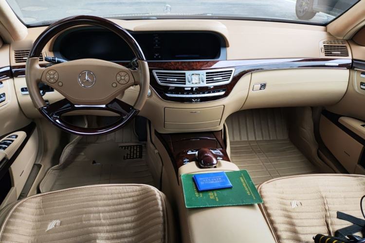 Used Mercedes-Benz S-Class 2012 S 600 L Grand Edition Center Console