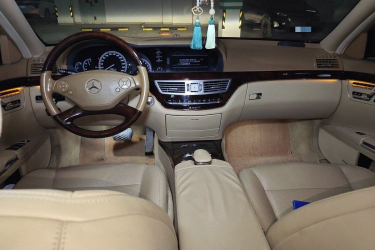 Used Mercedes-Benz S-Class 2012 S 350 L 4MATIC Grand Edition Center Console