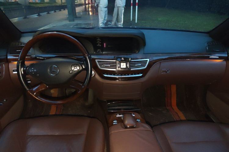 Used Mercedes-Benz S-Class 2012 S 350 L 4MATIC Grand Edition Center Console