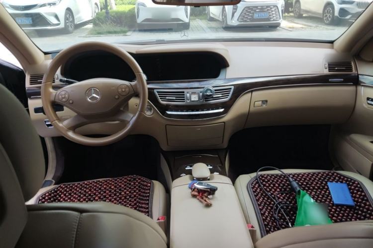Used Mercedes-Benz S-Class 2012 S 300 L Business-Class Grand Edition Center Console
