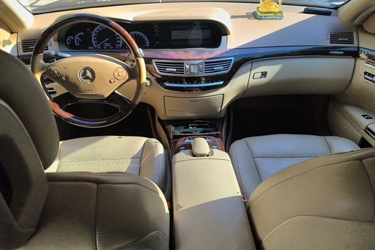 Used Mercedes-Benz S-Class 2012 S 350 L Grand Edition Center Console