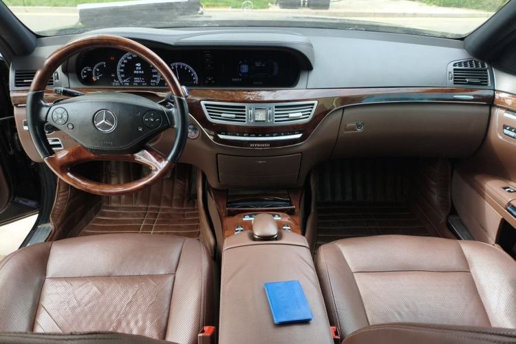 Used Mercedes-Benz S-Class 2012 S 400 L HYBRID Grand Edition Center Console