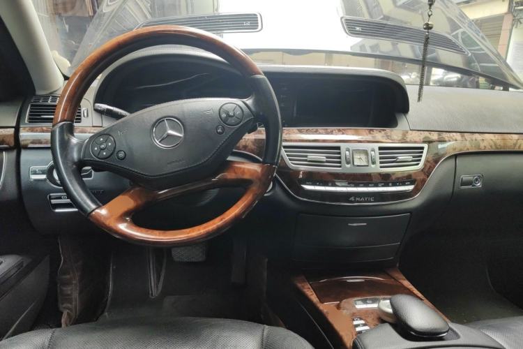 Used Mercedes-Benz S-Class 2012 S 350 L 4MATIC Grand Edition Center Console