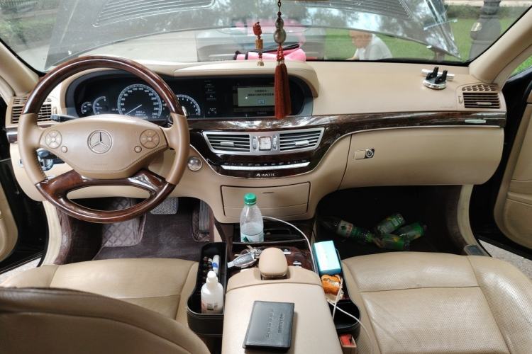 Used Mercedes-Benz S-Class 2012 S 350 L 4MATIC Grand Edition Center Console