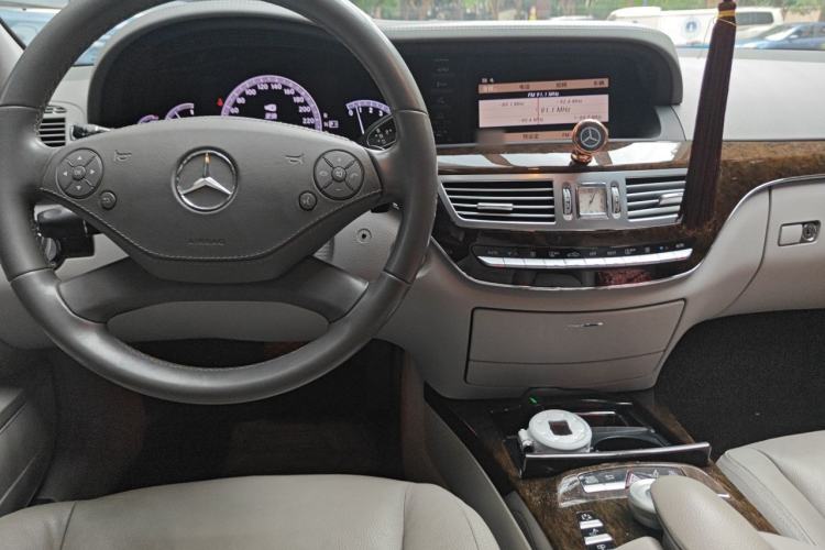 Used Mercedes-Benz S-Class 2012 S 300 L Business-Class Grand Edition Center Console