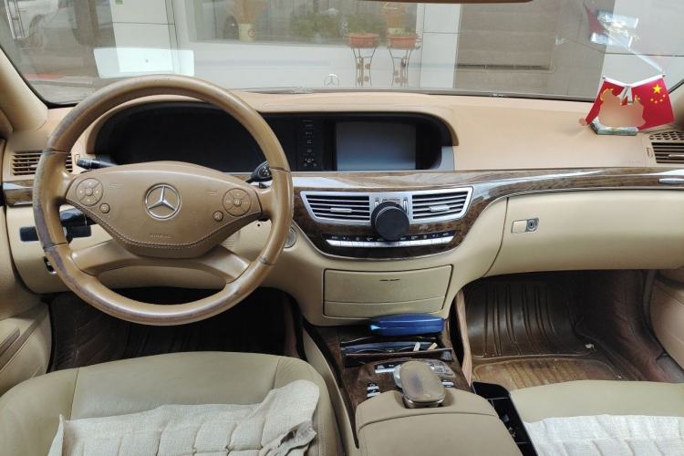 Used Mercedes-Benz S-Class 2012 S 300 L Business-Class Grand Edition Center Console