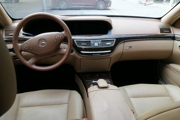 Used Mercedes-Benz S-Class 2012 S 300 L Business Standard Model Center Console