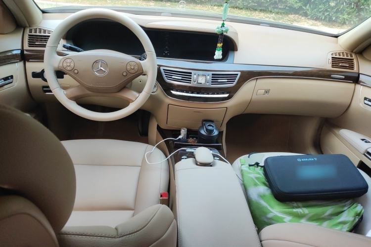 Used Mercedes-Benz S-Class 2012 S 300 L Business-Class Grand Edition Center Console
