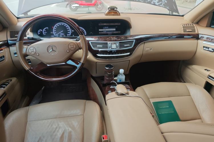 Used Mercedes-Benz S-Class 2012 S 350 L 4MATIC Grand Edition Center Console