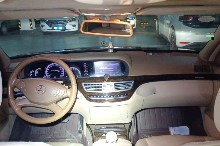 Used Mercedes-Benz S-Class 2012 S 300 L Business-Class Grand Edition Center Console