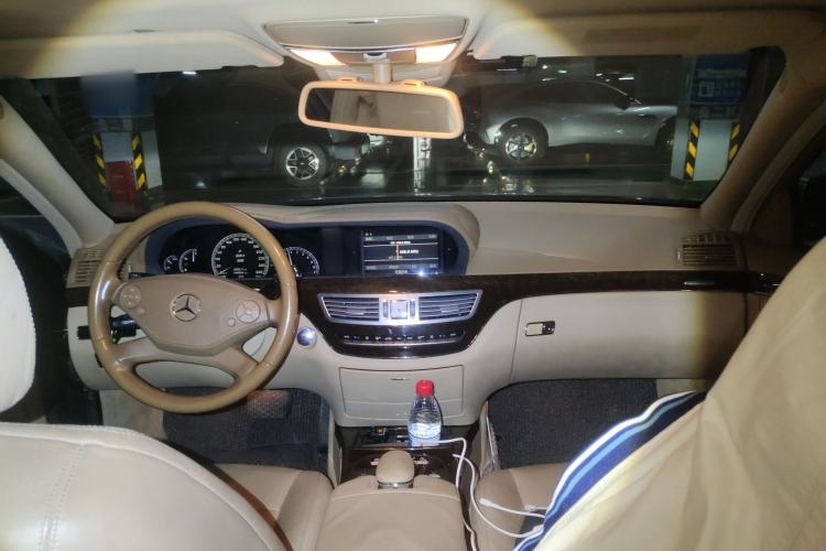 Used Mercedes-Benz S-Class 2012 S 300 L Business-Class Grand Edition Center Console