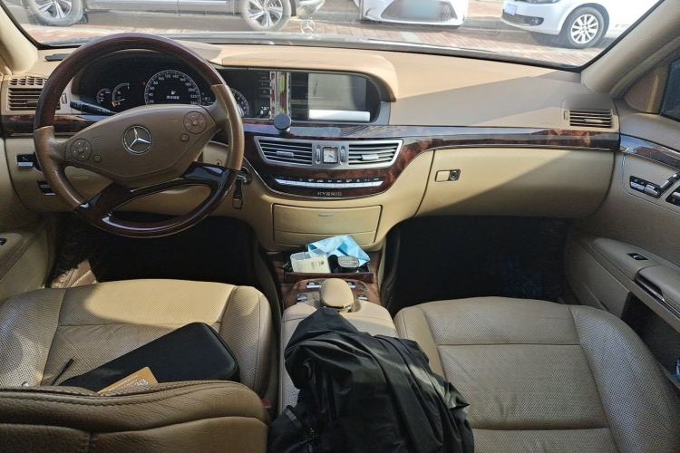Used Mercedes-Benz S-Class 2012 S 400 L HYBRID Grand Edition Center Console