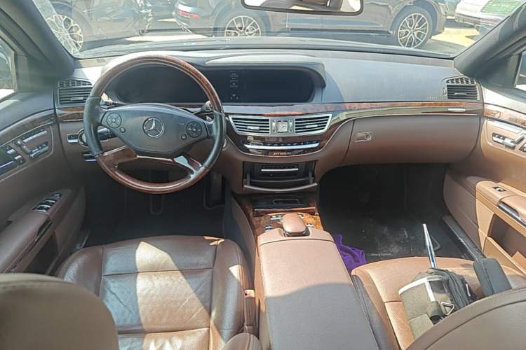 Used Mercedes-Benz S-Class 2012 S 400 L HYBRID Grand Edition Center Console