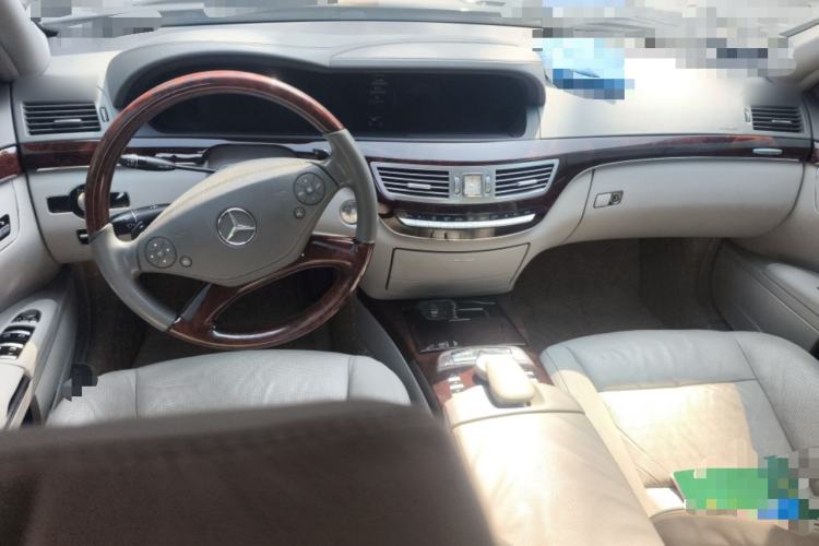 Used Mercedes-Benz S-Class 2012 S 300 L Luxury Grand Edition Center Console