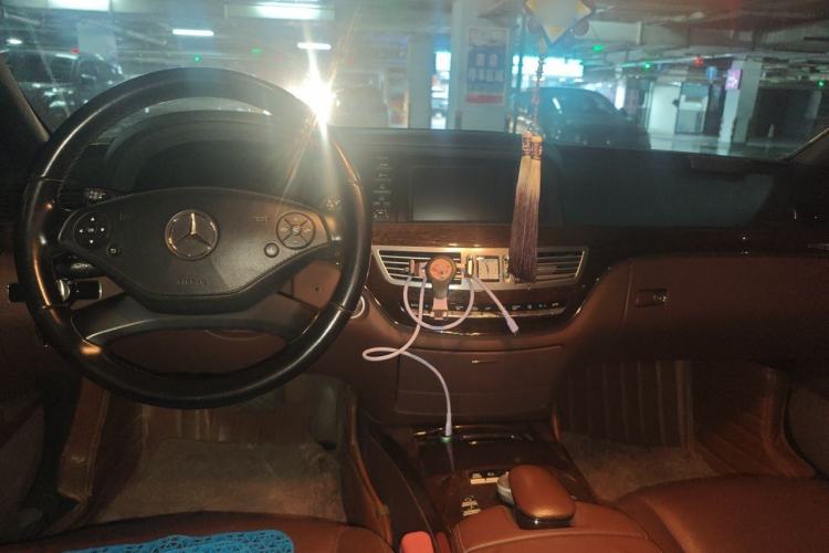 Used Mercedes-Benz S-Class 2012 S 300 L Business-Class Grand Edition Center Console