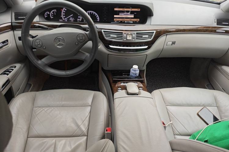Used Mercedes-Benz S-Class 2012 S 300 L Business-Class Grand Edition Center Console